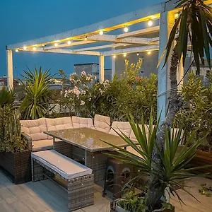 Pensión Follow The Sun - Rooftop Terrace, CTA